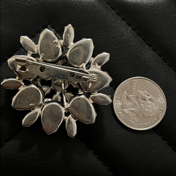 Vintage Mid Century Black Rhinestone 3D Flower StarBurst Brooch - Picture 5 of 6